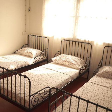 Tiger Lily Hostel Bangkok Extérieur photo