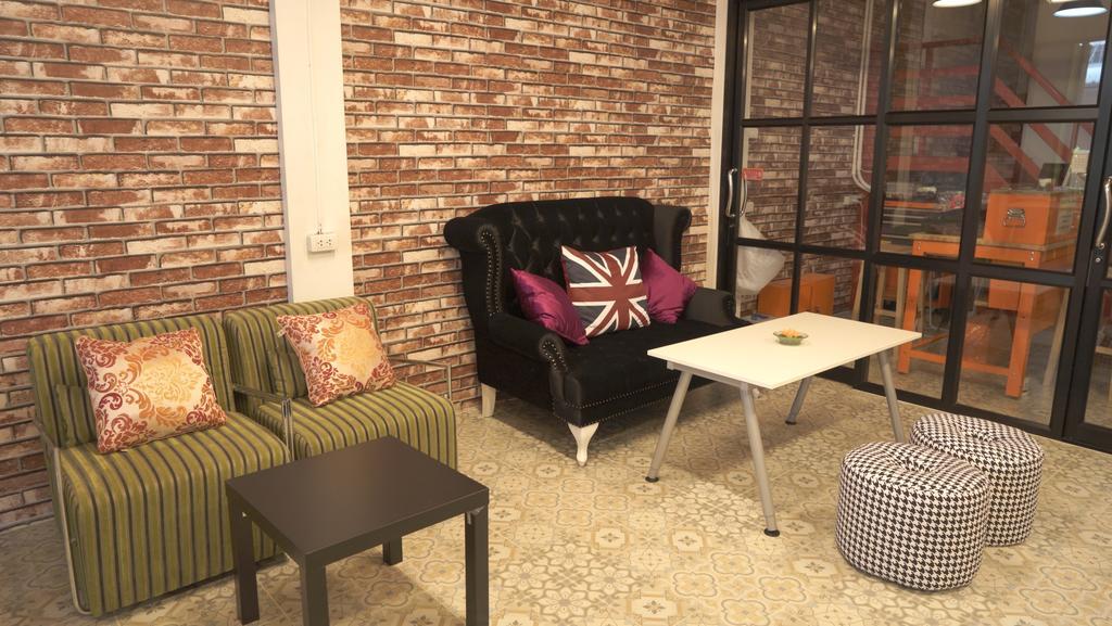 Tiger Lily Hostel Bangkok Extérieur photo