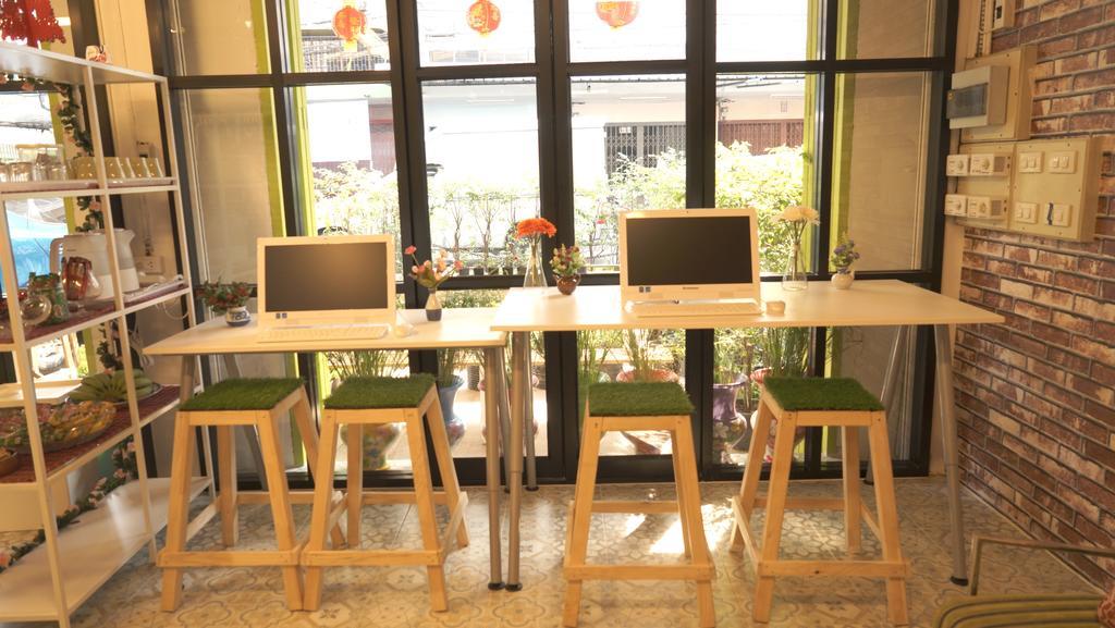 Tiger Lily Hostel Bangkok Extérieur photo