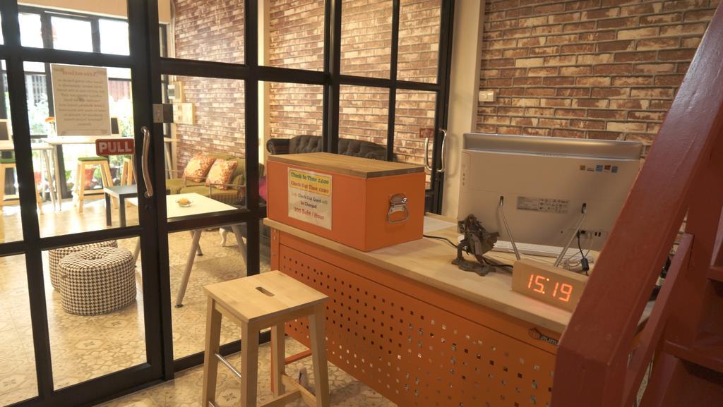Tiger Lily Hostel Bangkok Extérieur photo