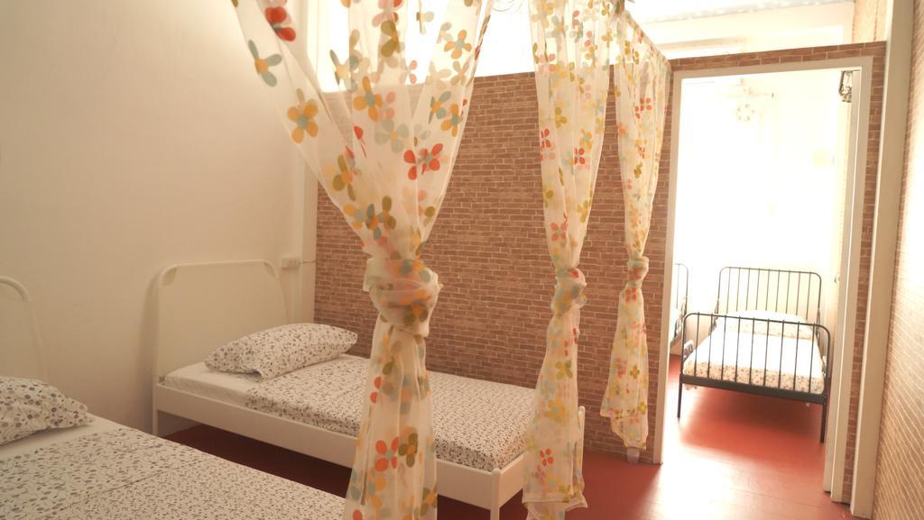 Tiger Lily Hostel Bangkok Chambre photo