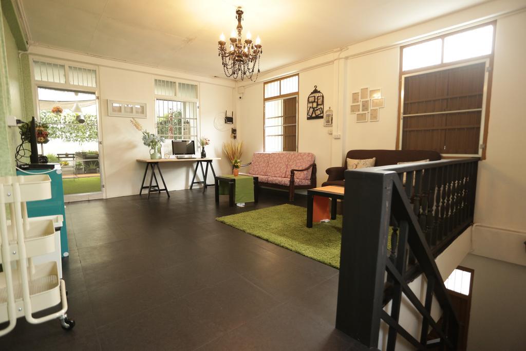 Tiger Lily Hostel Bangkok Extérieur photo