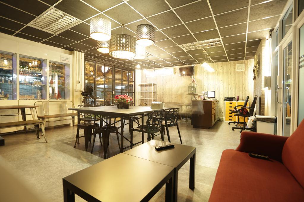 Tiger Lily Hostel Bangkok Extérieur photo