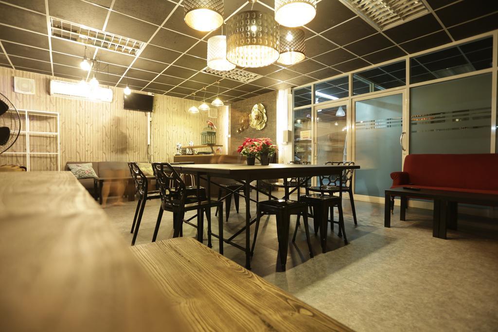 Tiger Lily Hostel Bangkok Extérieur photo