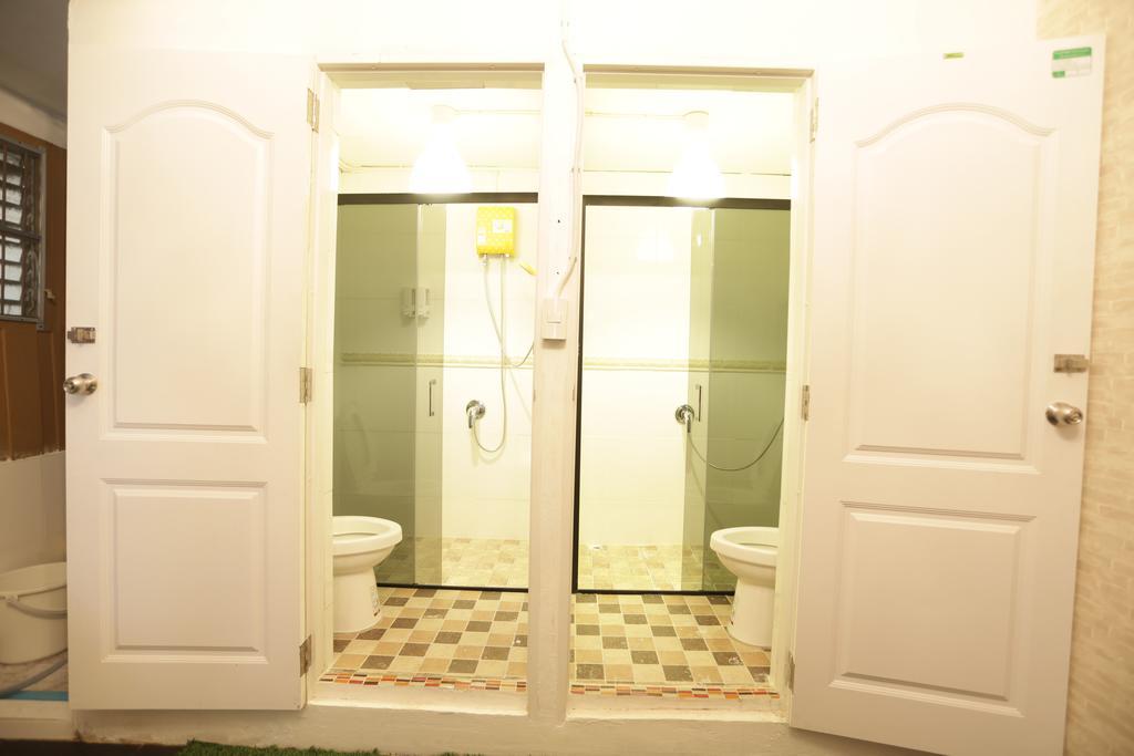 Tiger Lily Hostel Bangkok Extérieur photo