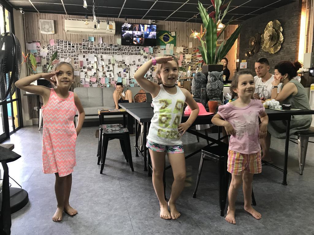 Tiger Lily Hostel Bangkok Extérieur photo